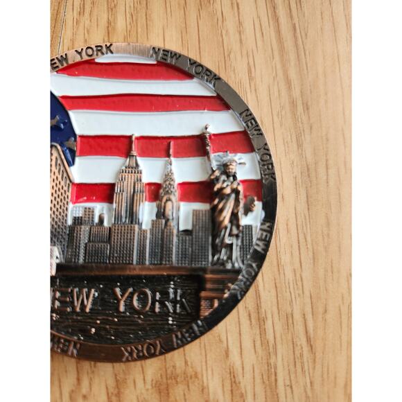 3D New York City Skyline Magnet with Statue of Liberty & Flag Souvenir Decor - Picture 7 of 7
